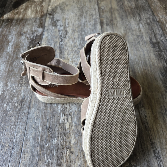 MIA Beige Cross-Strap Sandals - Picture 2 of 4